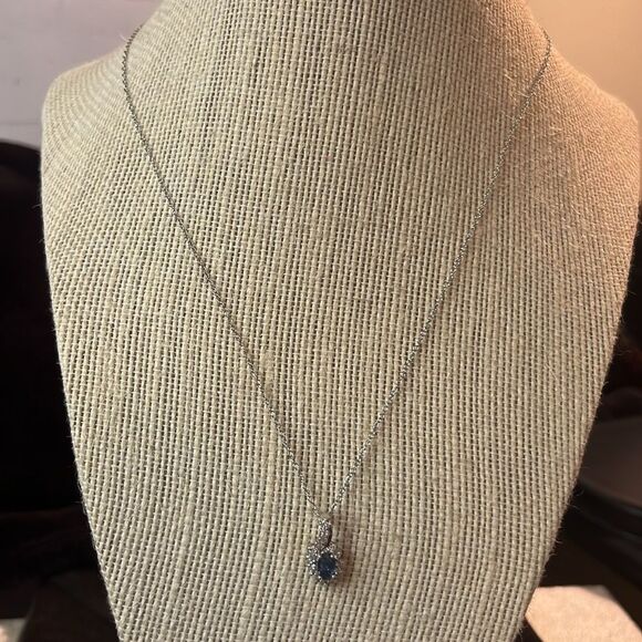 PREMIUM KANCHANABURI BLUE SAPPHIRE, WHITE ZIRCON SUNBURST NECKLACE in PLATINUM - Picture 4 of 11